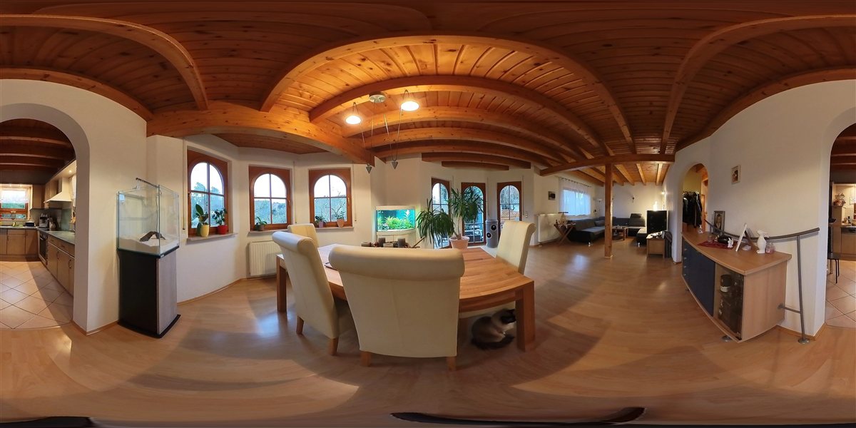 360°-Panoramaaufnahme eines Wohnzimmers als Basis für den Matterport 3D-Rundgang